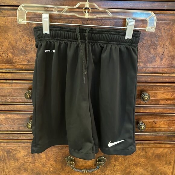 Nike black dri fit kids shorts - Picture 2 of 7